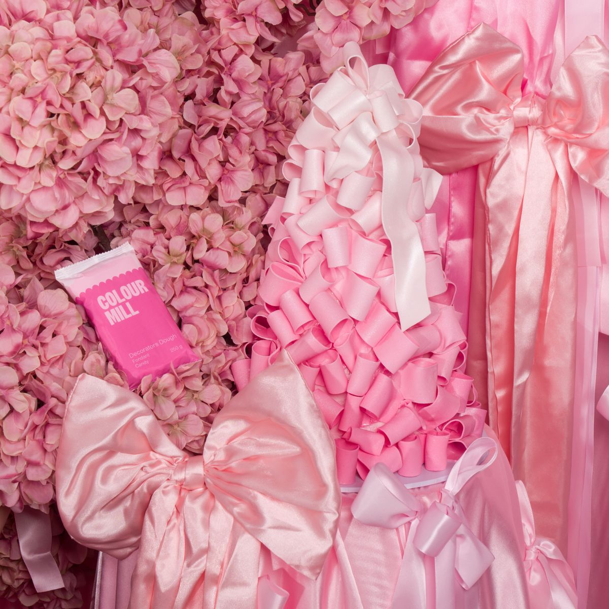 Colour Mill Pâte à Sucre Decorators Dough Candy Rose 250g