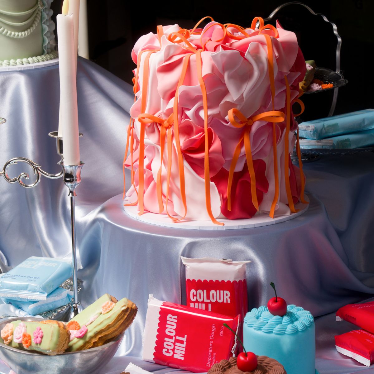 Colour Mill Pâte à Sucre Decorators Dough Rouge 250g