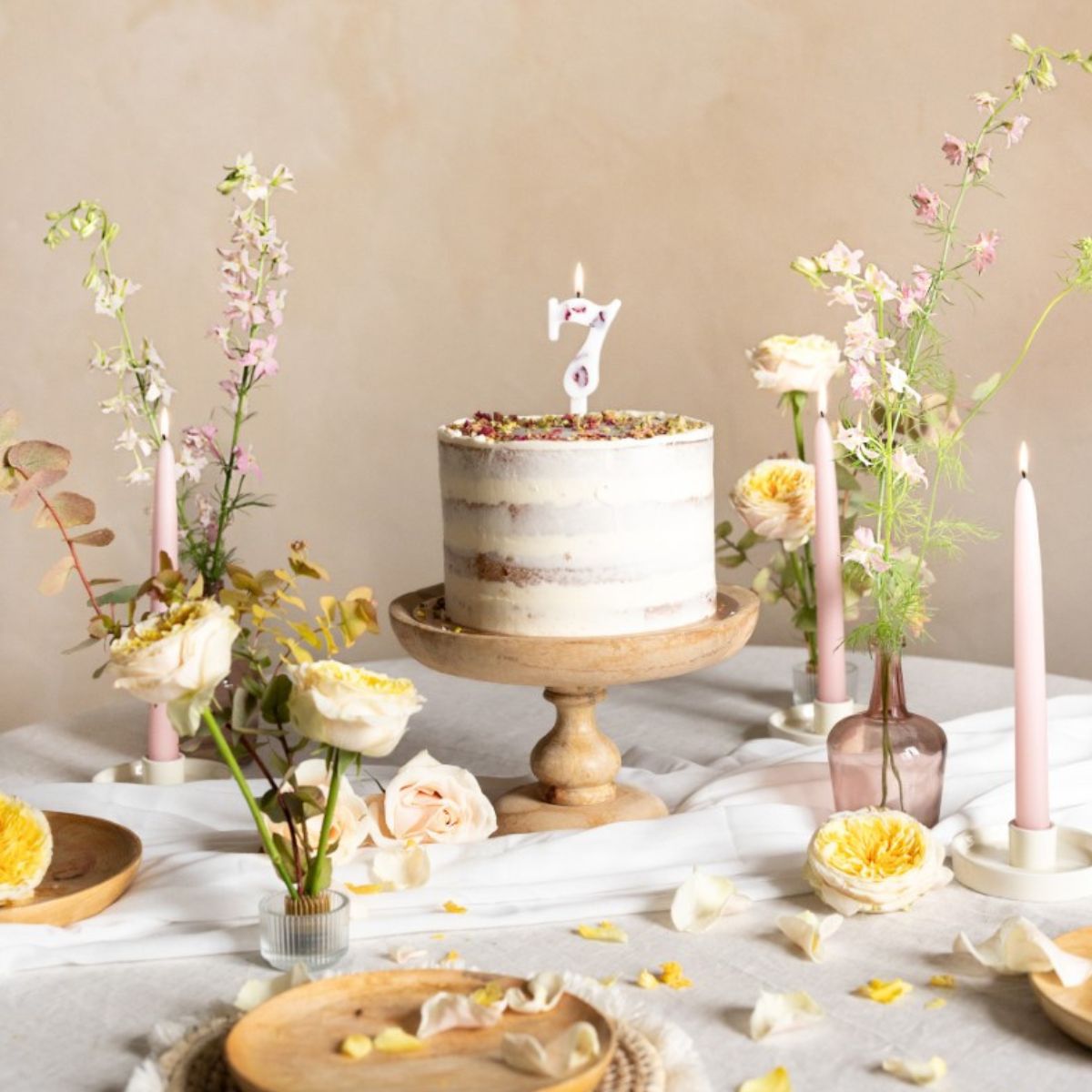 PartyDeco Number Candle 7 - White with Flowers