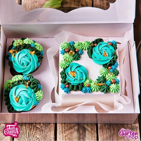 Bento Box met een Mini Taartje en Cupcakes