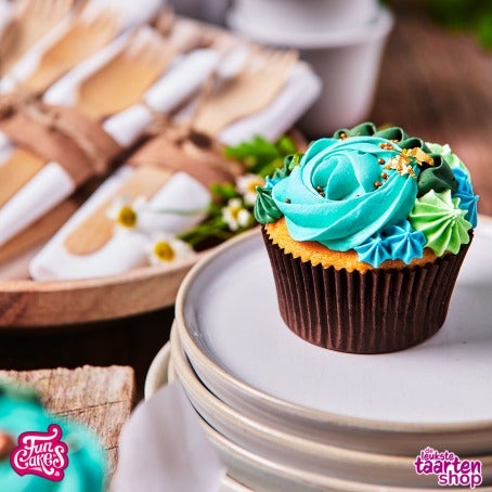 Bento Box met een Mini Taartje en Cupcakes