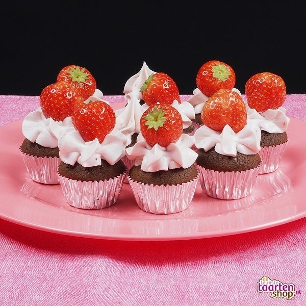 Recept Mini Chocolade Cupcakes met Aardbeienbotercrème