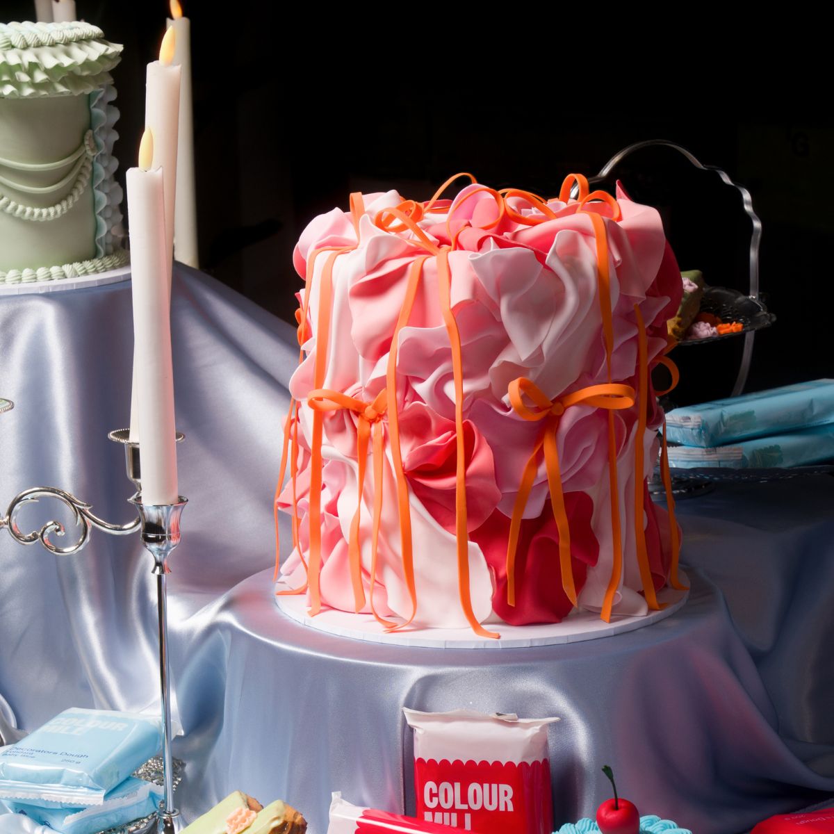 Colour Mill Pâte à Sucre Decorators Dough Rouge 1kg