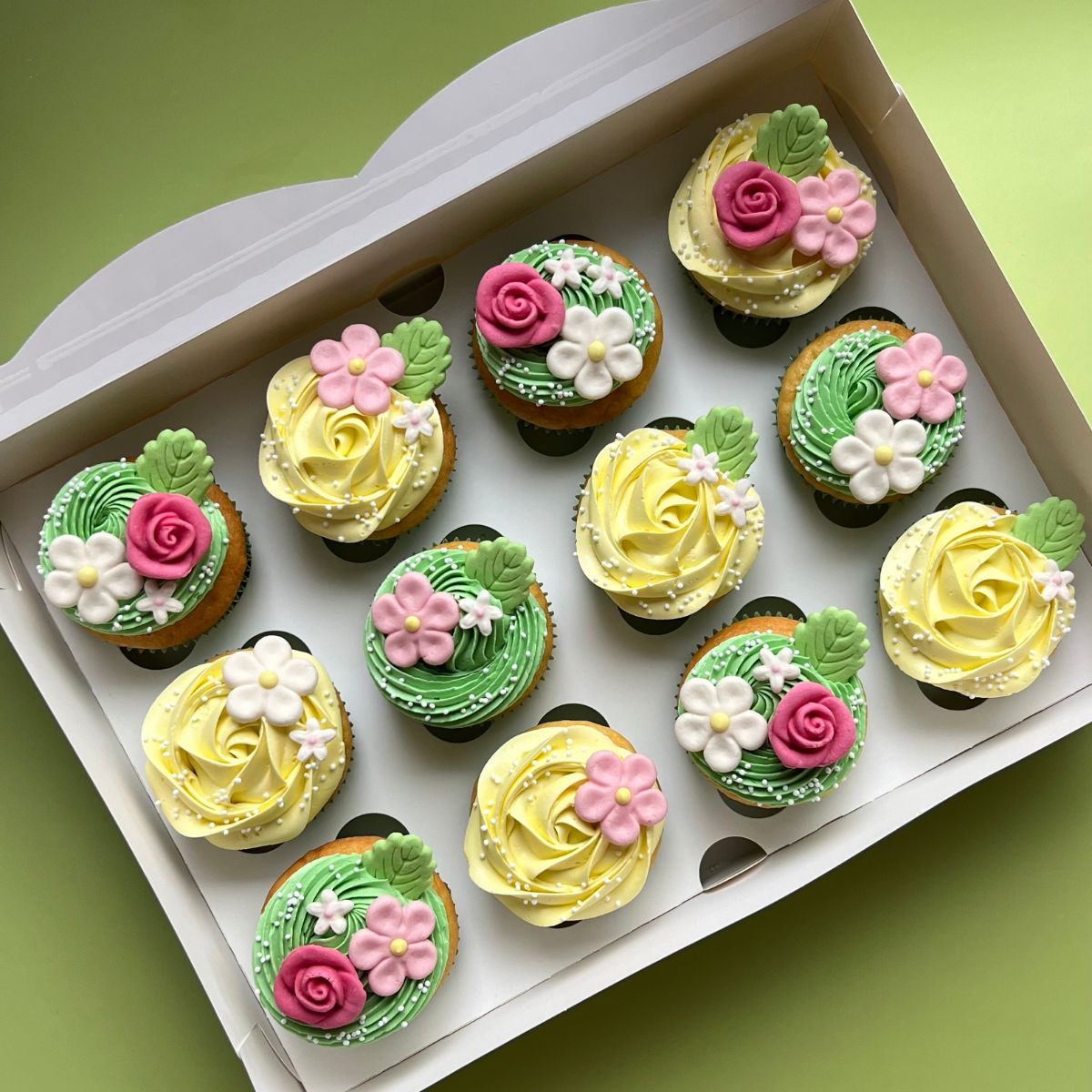 FunCakes Décorations en Pâte à Sucre Chrysanthèmes Blanc Rose Clair set/30