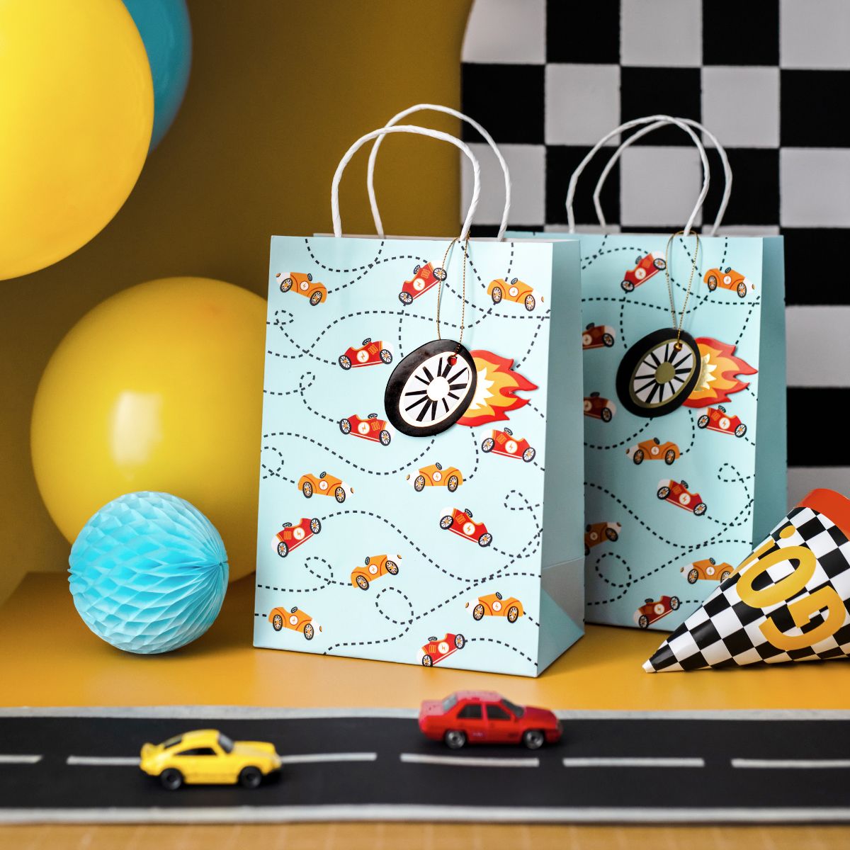 PartyDeco Sac Cadeau - Cars - 10.5x18x25cm