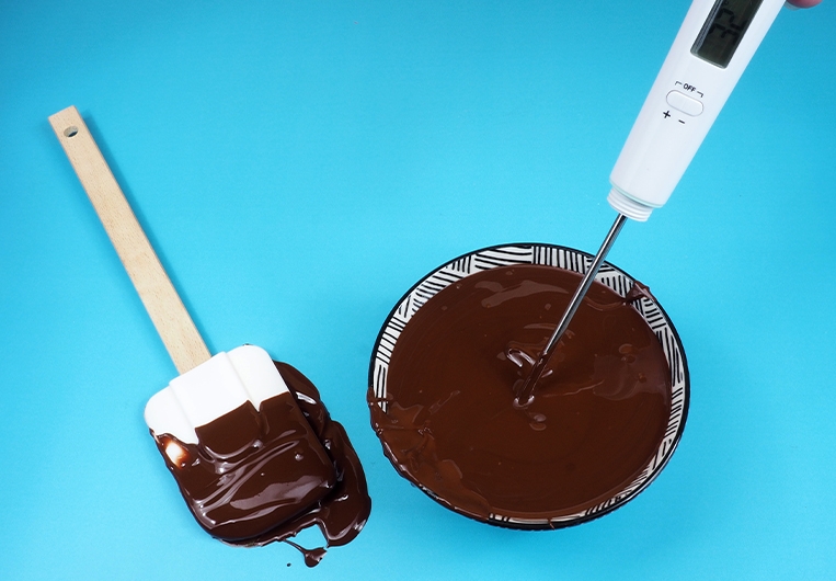 Spatule thermomètre pour chocolat - Royaume MELAZIC – Cupcakes, ateliers et  objets cadeaux